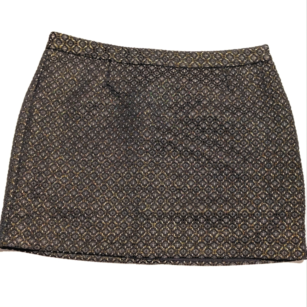 GAP mini skirt, side zip, geometric print, black and gold, Size 10.